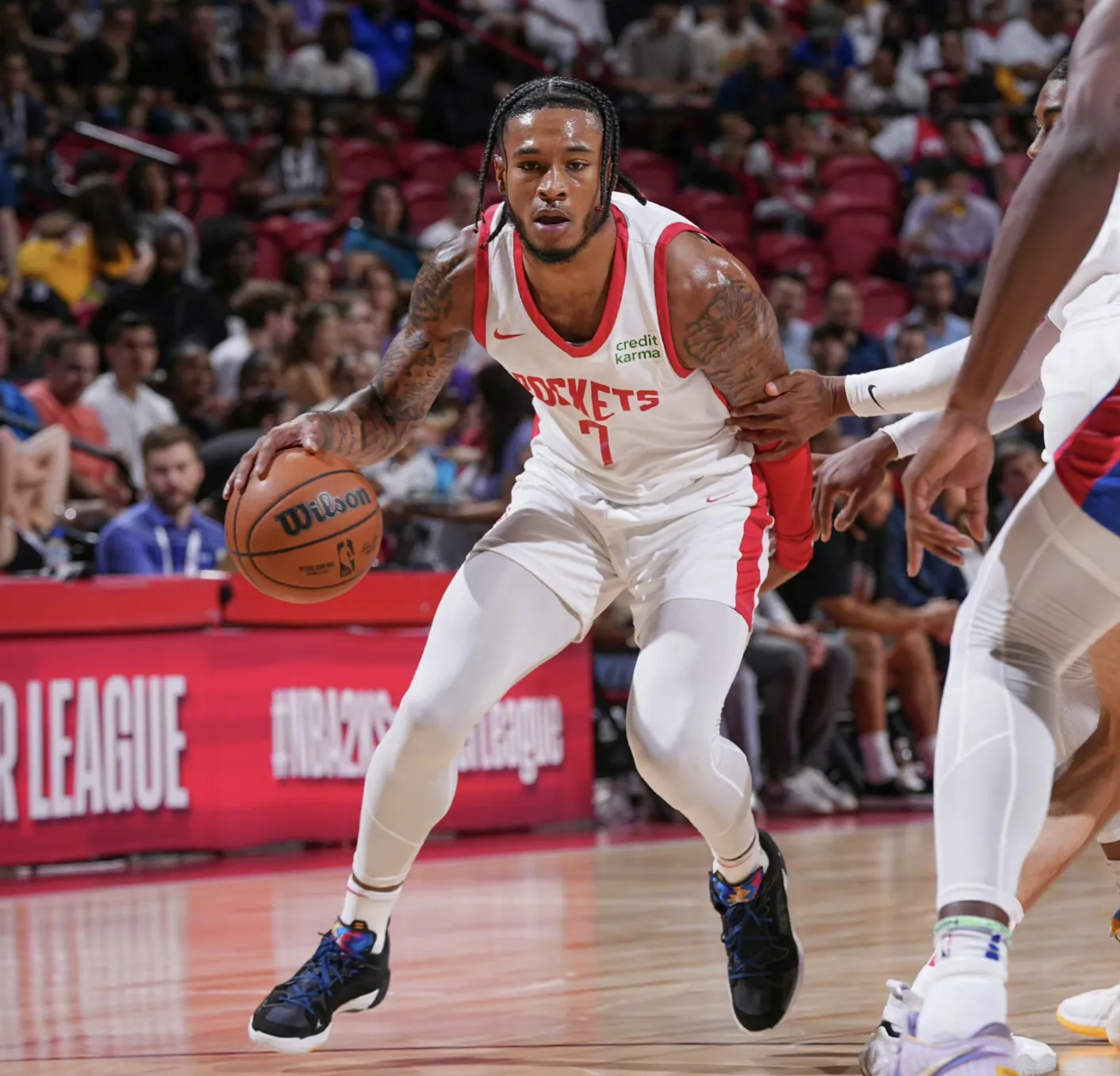 关于休斯敦火箭迎欧冠关键赛，关键时刻回应争议，质疑声仍在，球探报告显示潜力的信息